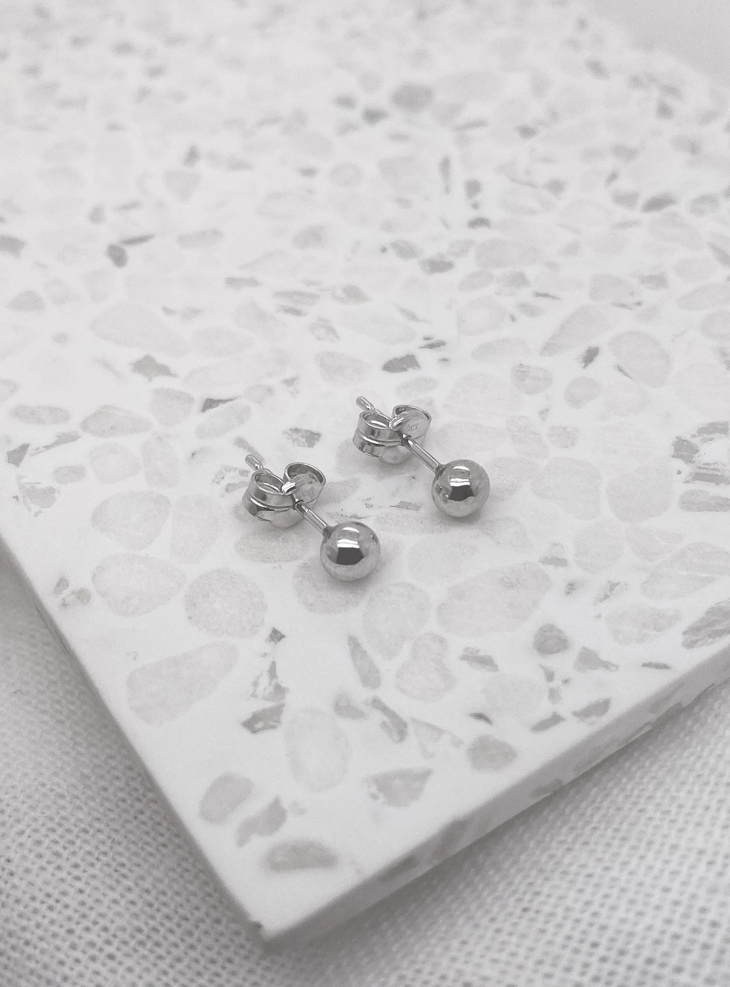 9ct White Gold 4mm Ball Stud Design Earrings