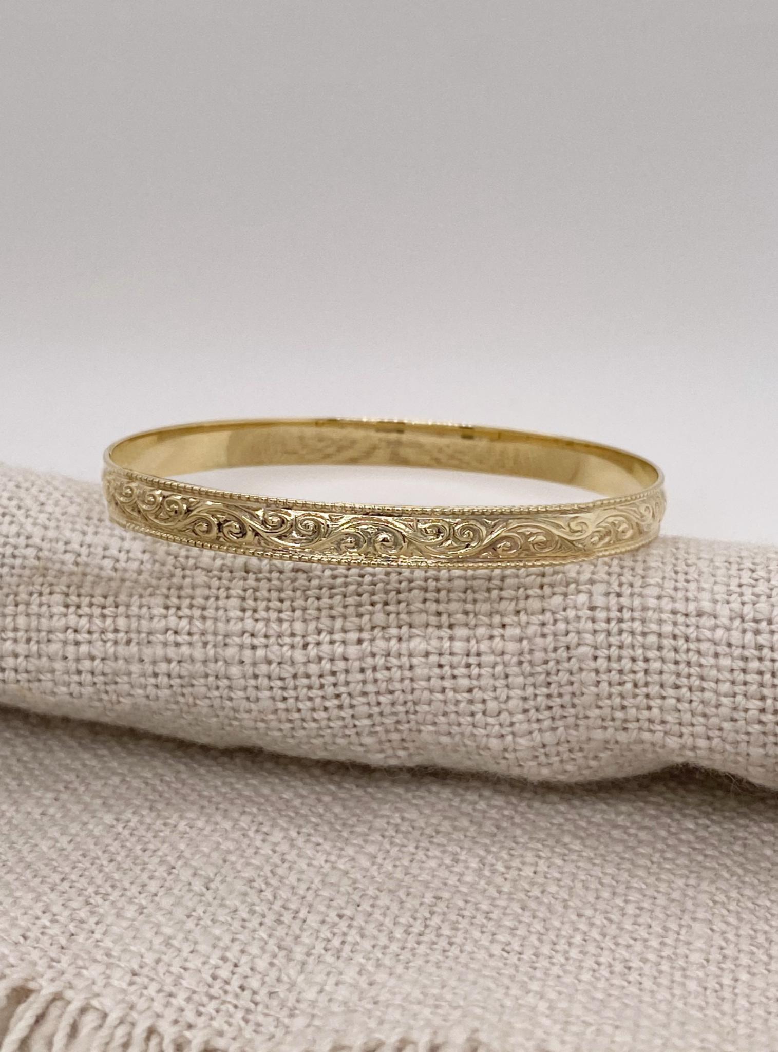 Filigree Embossed 5mm Bangle in 9ct Gold