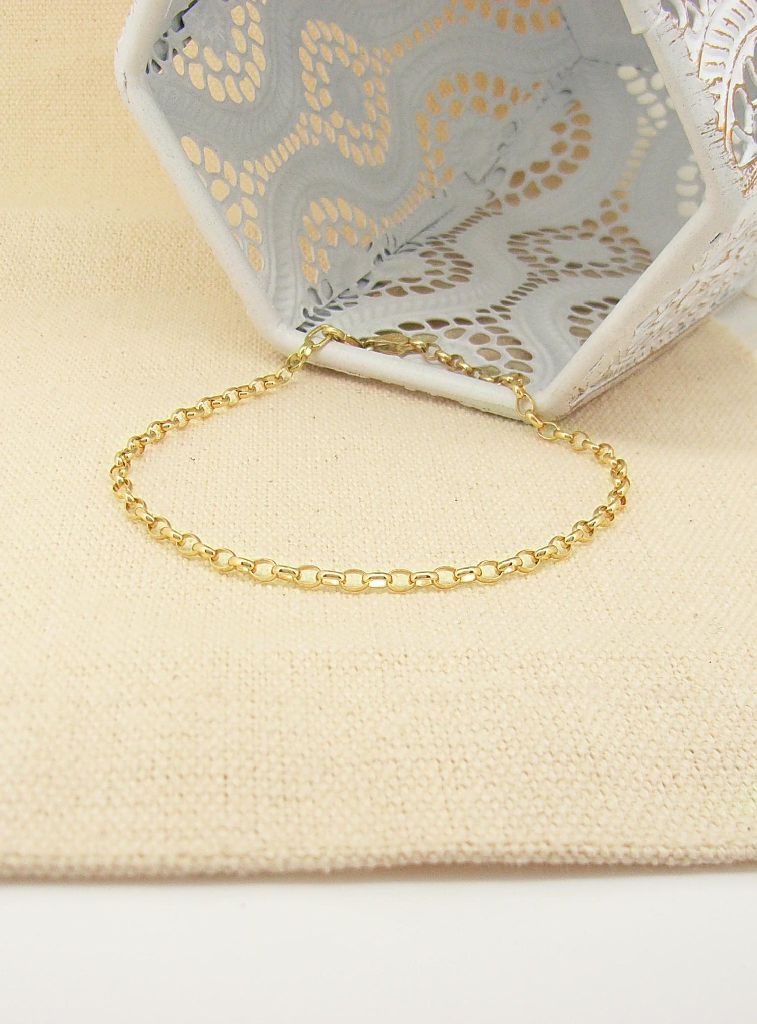 Oval Belcher Link Bracelet in 9ct Gold