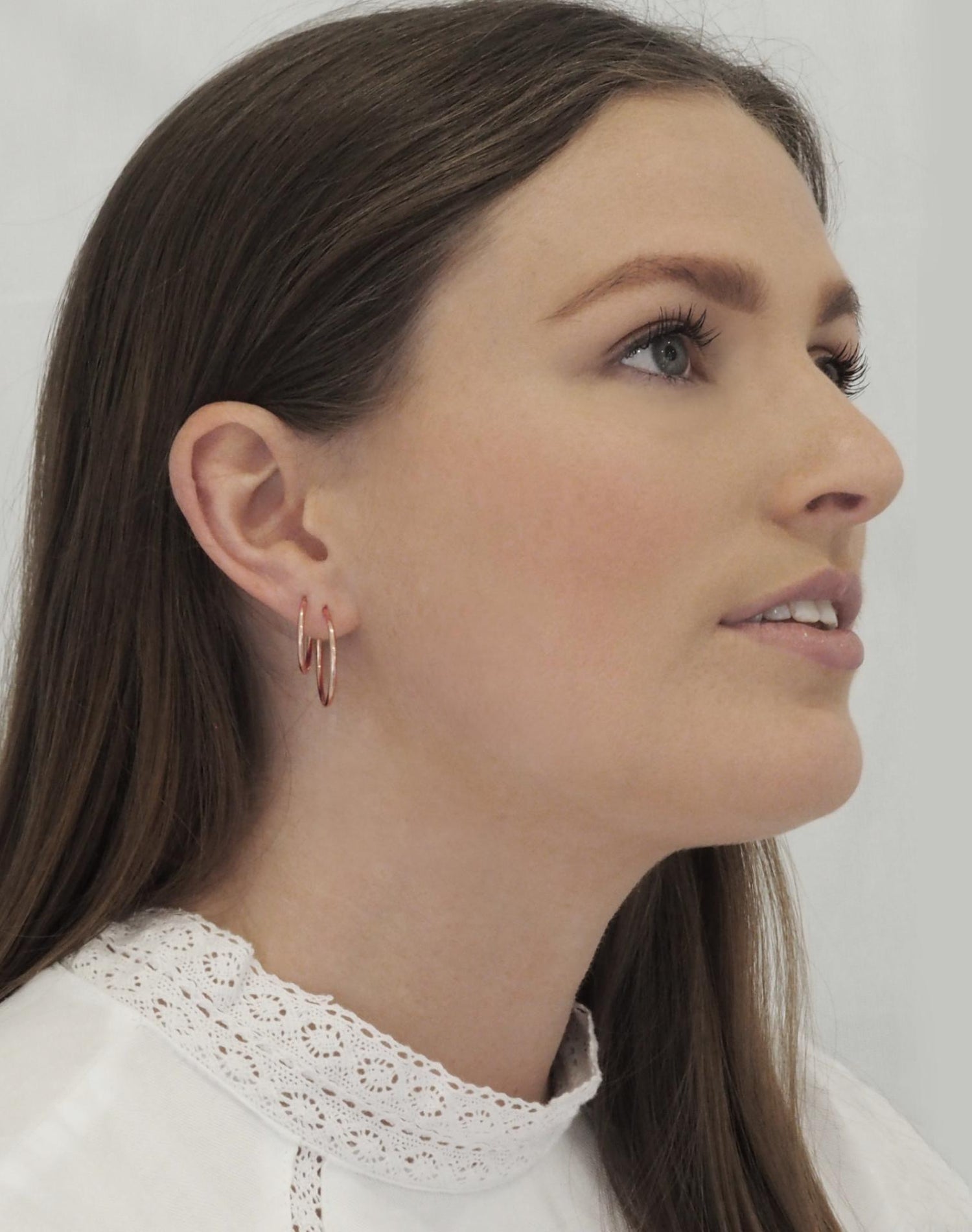 Dakota 25mm Simple Oval Hoop Earrings in Gold